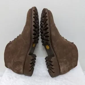 Banana Republic Fine Italian Leather Suede Tan Chukka Style Boots Vibram Soles Suede Chukka Lace Up Boot | Banana Republic Factory main image 3